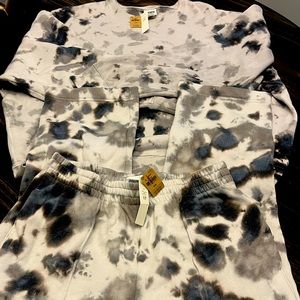 BNWT PINK 2-Piece tie-dye sweat suit